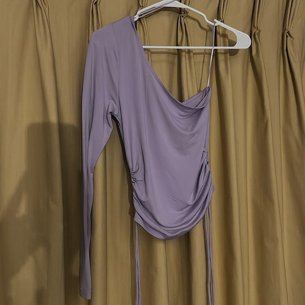 One shoulder top